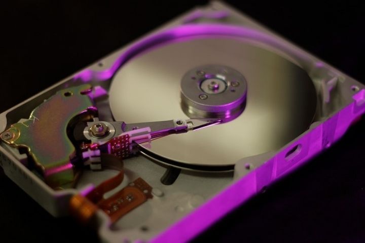 How Are SSDs Different From HDDs Hard Drives